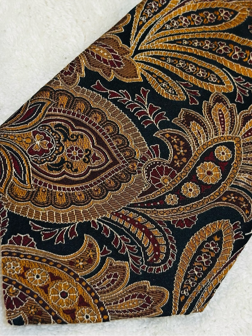 Brand New Corporate Power Tie By JOS A. BANK (Signature Collection)